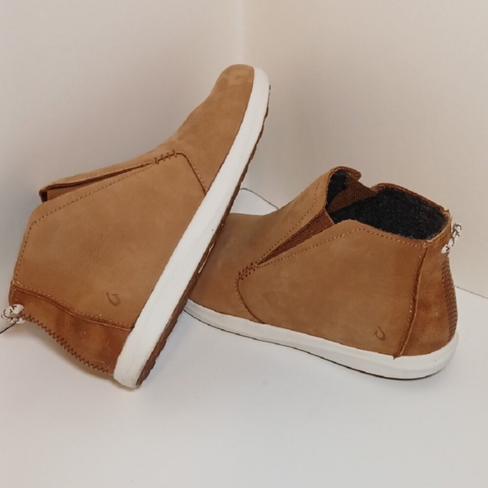 OluKai Tan and White Manu Hope Chukka Boots